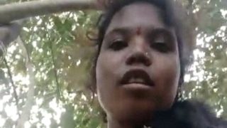 Gadis Adivasi Mesra Dengan Pacar Di Hutan