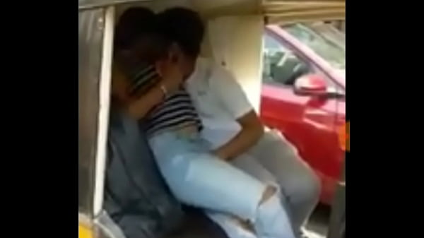 Lebah India Yang Bergairah Bercumbu Di Atas Becak