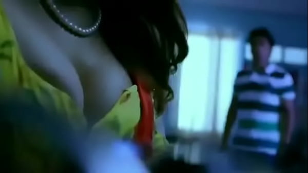 Desi Bhabhi Bergairah: Kisah Asmara Penuh Nafsu Membara