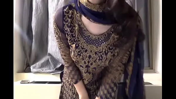 Goyangan Seksi Gadis India Di Depan Kamera