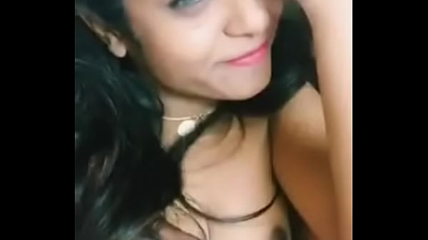Istri Desi Yang Menggoda Ditemani Suami