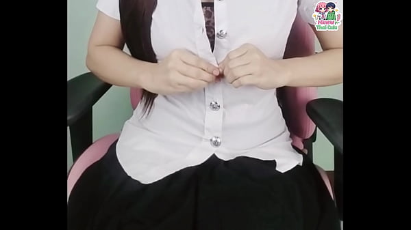 สาวนักศึกษาหน้าใสหลุดโชว์เร้าใจบนโต๊ะคอม ใช้จู๋ปอมจับยัดโชว์เสี่ยวจัดเต็ม