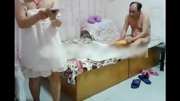 Pasangan Mesra Di Kamar Hotel