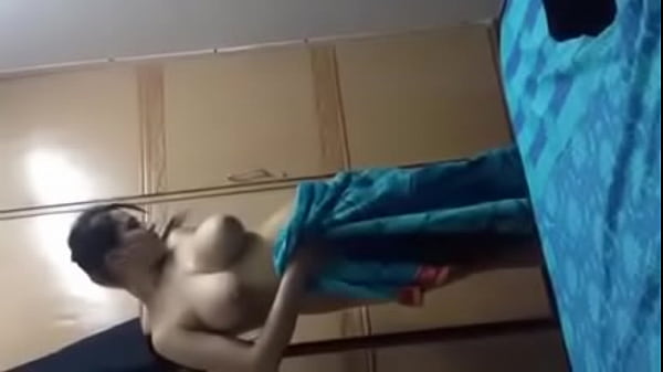 Bhabhi Bas Mandi Se Nikli, Aurat Ka Jism Bheega Hua