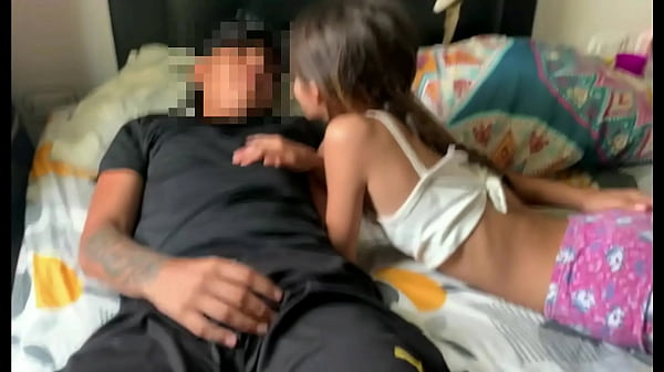 Kakak Tiri Nafsunya Meledak, Gagahi Adik Tiri Saat Ortu Pergi – Kisah Panasnya…