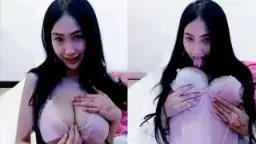 Awcece Lagi Live Di Bling2, Goyang Hot Jilat Uting
