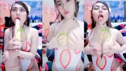Host Seksi Lagi Horny Colok Kontol Karet Raksasa