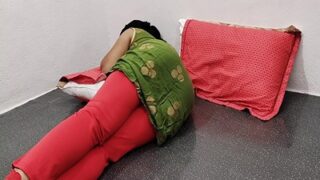 Seorang Pria Mesum Menggergaji Lubang Pantat Adik Perempuannya Dalam Video Porno Tamil