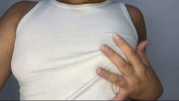 Hari Ibu, Ibu Tiri Muncrat Nikmat Sambil Colmek Sendiri.
