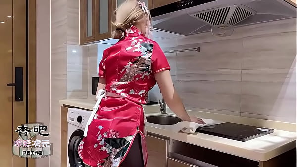 中华娘cos太诱人，看得老子鸡儿梆硬，直接冲上去干一炮！