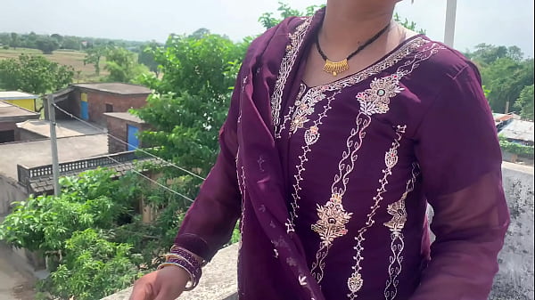 Bhojpuri Desi Bhabhi Bikini Mein Apni Chut Aur Jism Ka Maza Diya, Hindi Audio Mein.