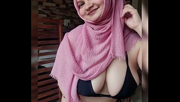 Twerk Montok Hijabku Bikin Makin Pengen