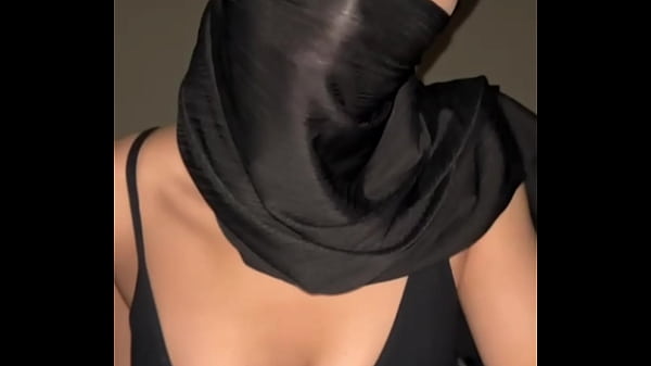 Nih Goyang-goyang Hijab, Montoknya Bikin Ngiler!