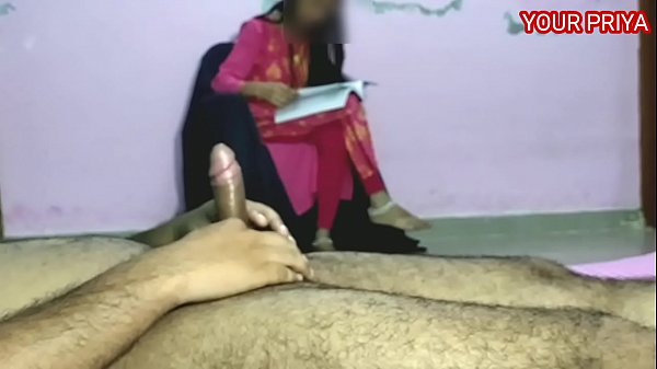 प्रिया को चोदा और गांड फाड़ दी, हिंदी गालियों के साथ।
