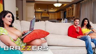 Sarah Arab Genit Godain Pacar Temen Sekamar Sampe Ngewe Panas Di Belakang, Tanpa Sepengetahuan Ceweknya – Brazzers