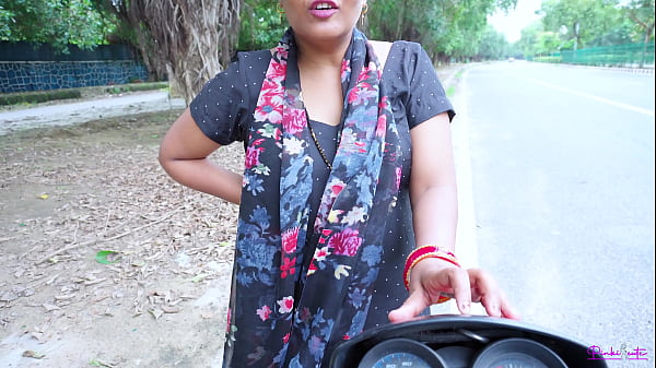 Bhabhi Mesum India Melayani Klien Di Pinggir Jalan, Diharddog Dari Belakang Dengan Suara Seru Bahasa Hindi.