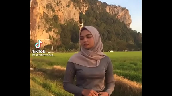Goyangan Maut Di Balik Hijab