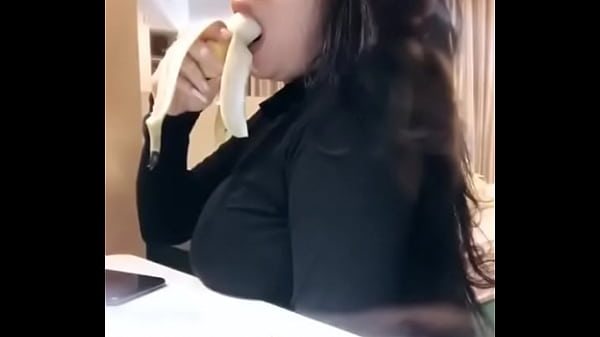 Monica Adhea, Si Model Indonesia Yang Bikin Nafsu Naik, Crot Di Mulut, Bibir Basah Keringetan.