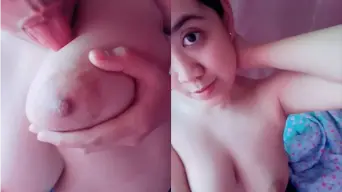 Nadia Nazami Goyang Ebot Sampe Toketnya Mantul, Bikin Ngiler