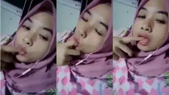 Sange Banget Sih Ukhtie, Jari Lo Pada Digigit-gigit Gitu, Bikin Makin Tegang