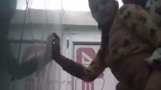 Tonton Video Mesum Pasangan India Ngewe Di Toilet