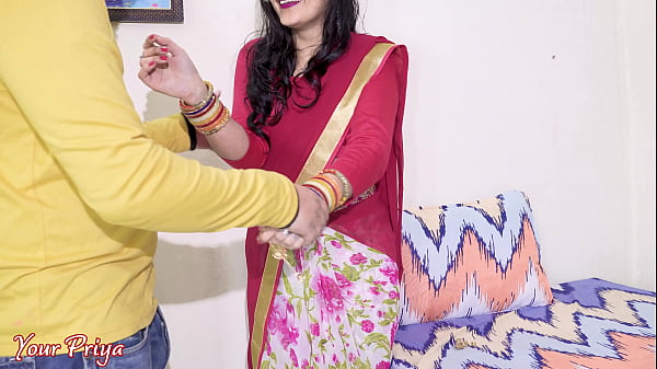 Desi Bhabhi Dikhaye Deep Blowjob, Ab Anal Fuck Karke Chod Diya. Hindi Sex Video.