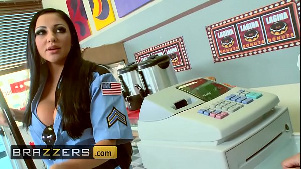 Besar Banget Titsnya Pake Seragam – (audrey Bitoni, Honey White, Johnny Sins) – Krim Boston – Brazzers
