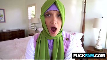 Hijabnya Basah Kuyup, Kontol Pertama Izzy Lush Dan Donnie Rock Bikin Makin Gila.