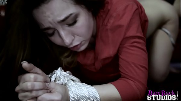 Bambi Brooks Ngocok Memek Anak Tiri Gue Sampai Muncrat