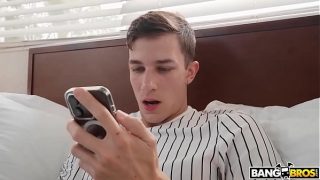 Bangbros – Tiffani Madison Si Mamah Montok Bantu Anak Tirinya Parker Ambrose Fokus Belajar Sambil Ngewein Kontol