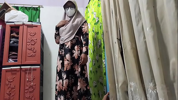 Bu Guru Lihat Murid Lagi Colok Colok, Langsung Diajak Main Kontol.