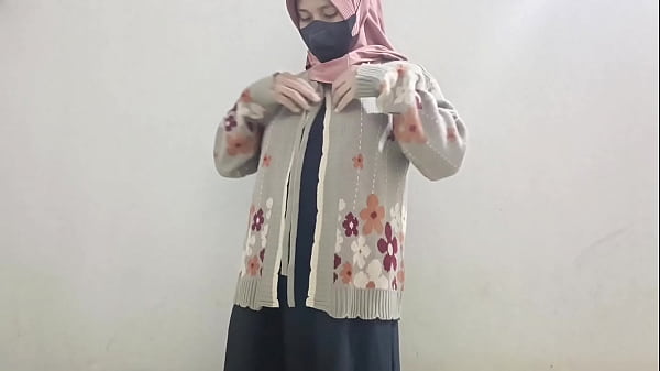 Gadis Berjilbab Colmek Pakai Mentimun Basah.