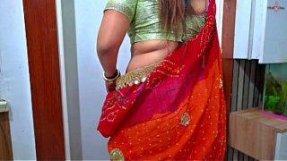 Bhabhi India Desa Bayar Tagihan Susu Sambil Ngentot Di Dapur, Suara Hindi Bikin Makin Panas.