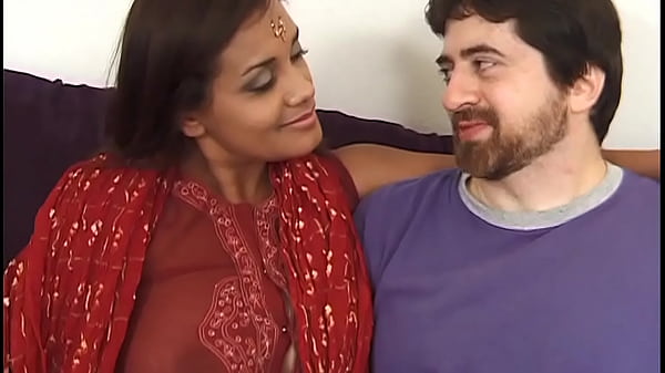 Bini Orang, Shriya Aunty, Ngentot Bareng Kakak Tiri Dan Temennya – Suara Hindi Jelas Banget