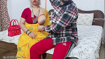 Penjahit Ngewein Cewek India Seksi Di Tokonya. Audio Video Hindi.