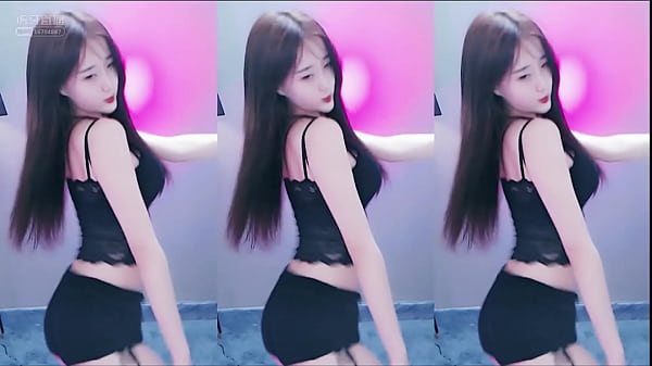 Gadis China Goyang-goyang Di Tangga Pakai Baju Renda Hitam, Bikin Meleleh.