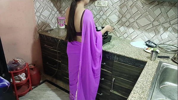 Desi Indian Tiri Maa Apne Step Bete Vivek Ke Janamdin Par Use Chodne Ka Vada Karti Hai, Dirty Hindi Voice Mein.