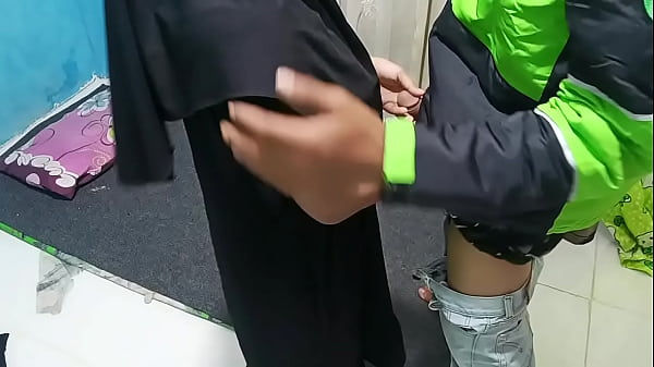 Prank Ajak Ojol Ngentot, Bikin Si Abang Tegang Setengah Mati.