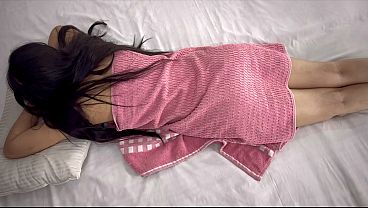 Pelayan Pijat Pantat Nri, Langsung Tancep Kontol Ke Memek Sambil Pantat Gede Digoyang.