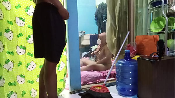 Ngentot Istri Temen Yang Lagi Sibuk Colmek, Bikin Makin Basah Dan Liar.