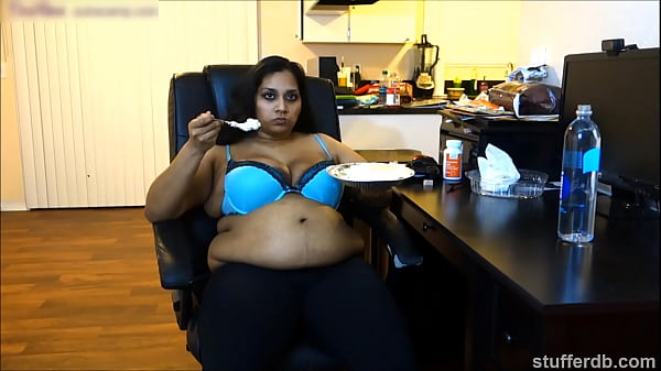 Desi Rose Ngiler Banget Sama Pie—dibayangin Aja Udah Basah!