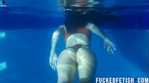 Mata Helen Nyemplung Di Kolam, Pake Masker Nyilem Bikin Basah-basah Bikin Greget.