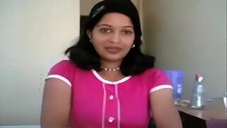 Cewek Bangla Buka Baju Sampe Telanjang Di Depan Pacarnya, Bikin Makin Panas.