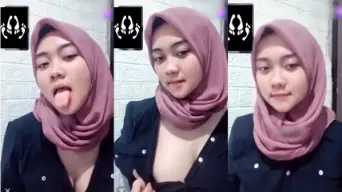 Colok-colokan Sama Sherly Hijabers Toge, Mulus Banget.