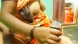 Ibu Tiri Pamer Tetek Dan Kasih Handjob Di Film Biru India