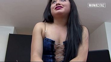 Goyangin Pantat Tebel Latina Pake Rok Mini, Dia Gak Bisa Berhenti Ngerem