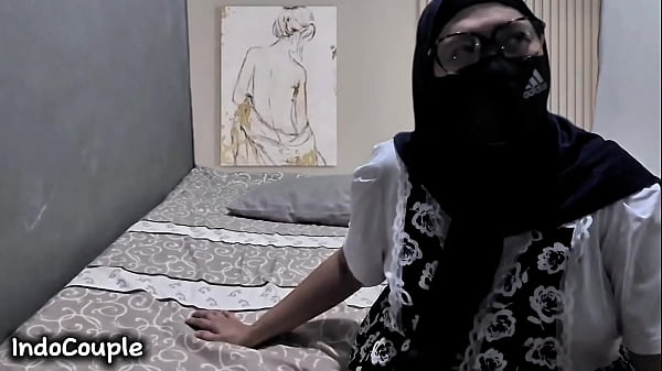 Istri Montok Indo Lagi Nikmatin Kontol Di Lubang Belakang Sama Selingkuhan Rahasianya