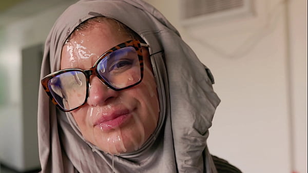 Hijab Cosplay – Ibu Bule Ngentot Dijilat Muka