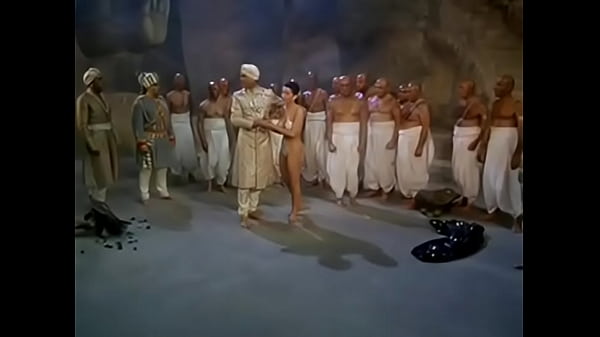 Makam India Yang Bikin Basah, Siap-siap Ngaceng!