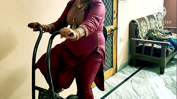 Bokep India Bhabhi Mesum Sama Cowok Gym, Ngewe Sambil Ngangkat Barbel, Bikin Makin Basah.